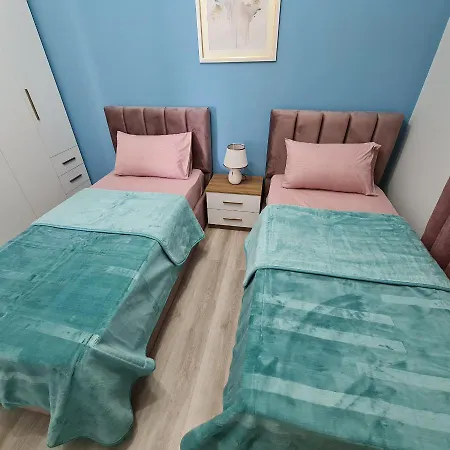New Modern And Cozy Classy 2 Bedroom Apartment *
